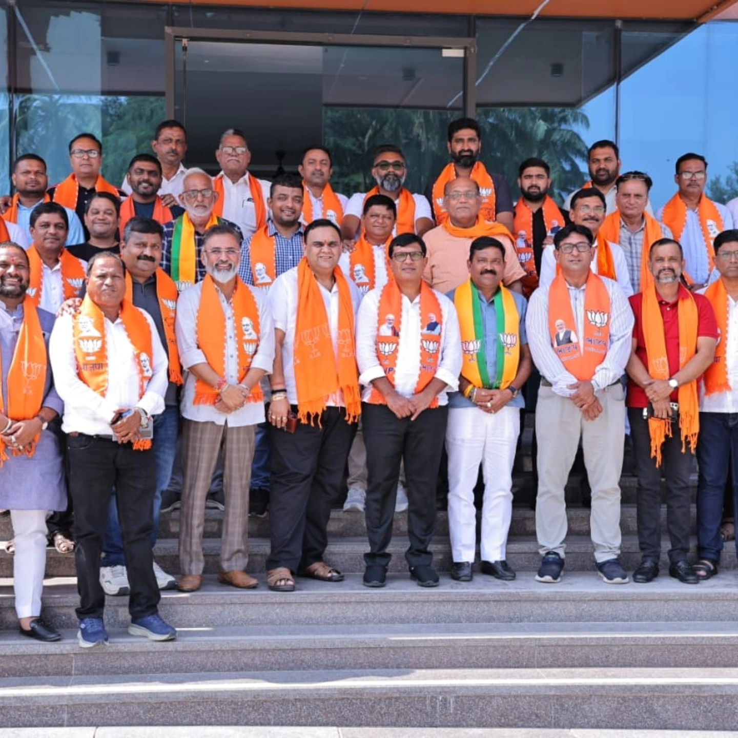 તા.૦૧-૧૨-૨૦૨૪ ના રોજ સંગઠન ઉત્સવ-૨૦૨૪ અંતર્ગત બુથ સમિતિની રચનામાં ગુજરાતમાં ૧૦૦% કામગીરી પૂર્ણ કરવા બદલ સુરત જિલ્લાના તમામ ભારતીય જનતા પાર્ટીના કાર્યકરોને ખૂબ ખૂબ અભિનંદન અને શુભેચ્છાઓ.